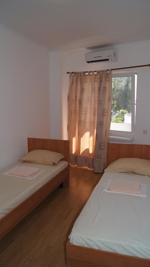 Hotel Sharmat Pitsunda Exterior foto