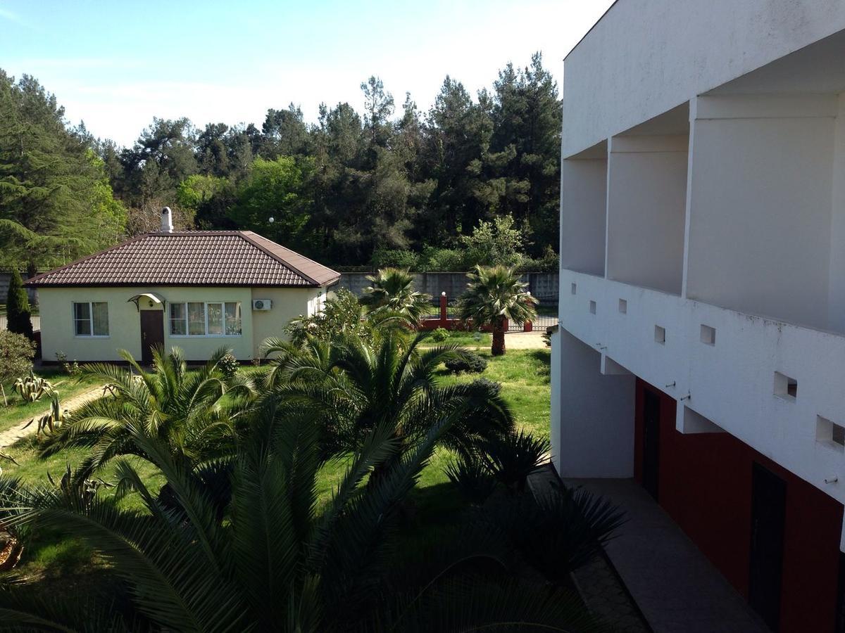 Hotel Sharmat Pitsunda Exterior foto